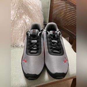 *SOLD* Men’s Puma athletic shoes - Size 12